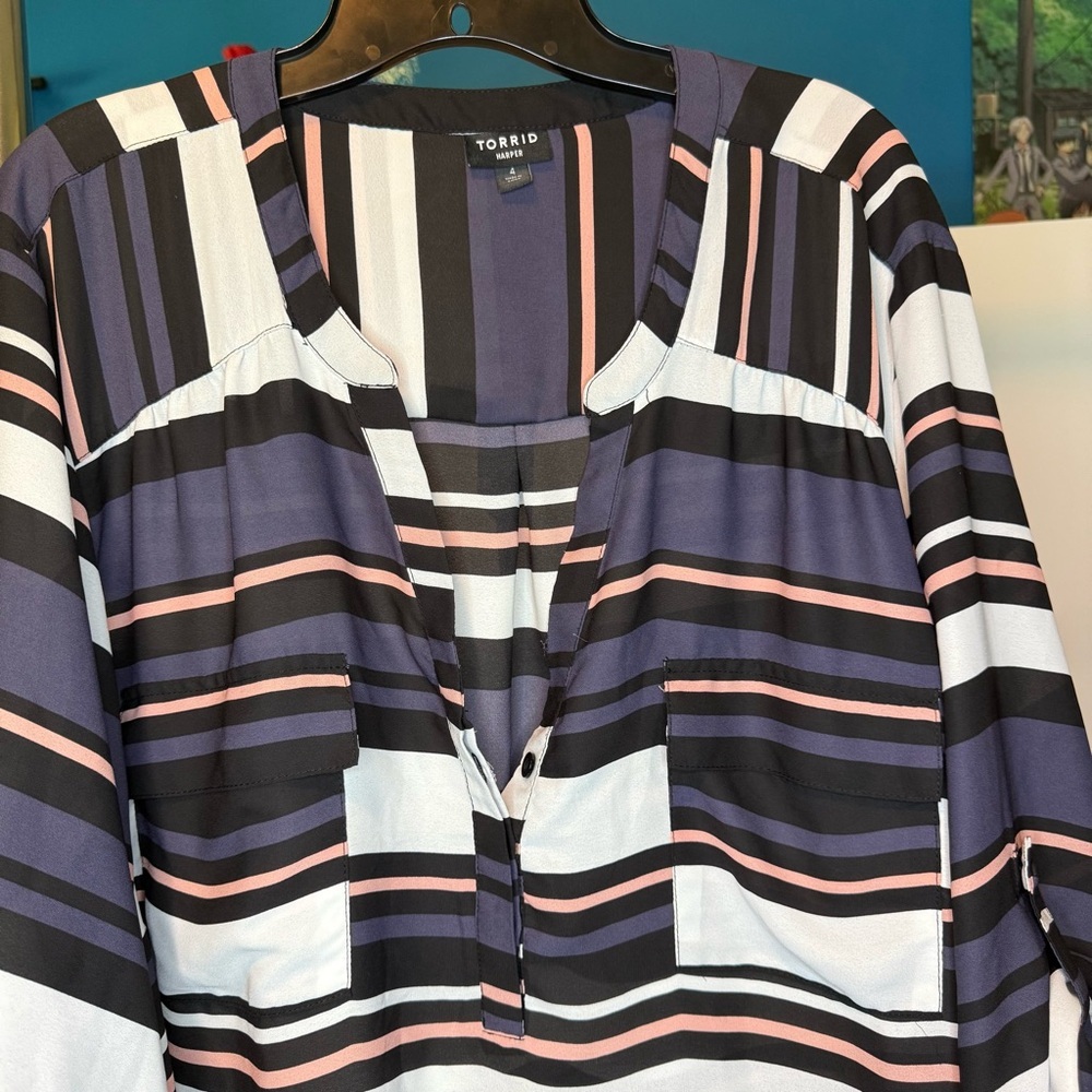 Torrid Size: 4 Harper Georgette 3/4 Sleeves Blouse grey/pink/black - Picture 7 of 11